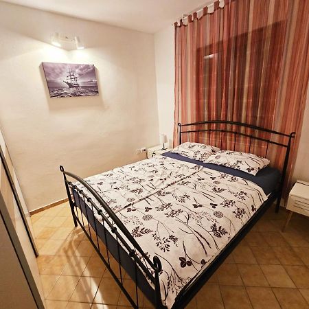 Apartman Mihaela Vrsi Exteriör bild