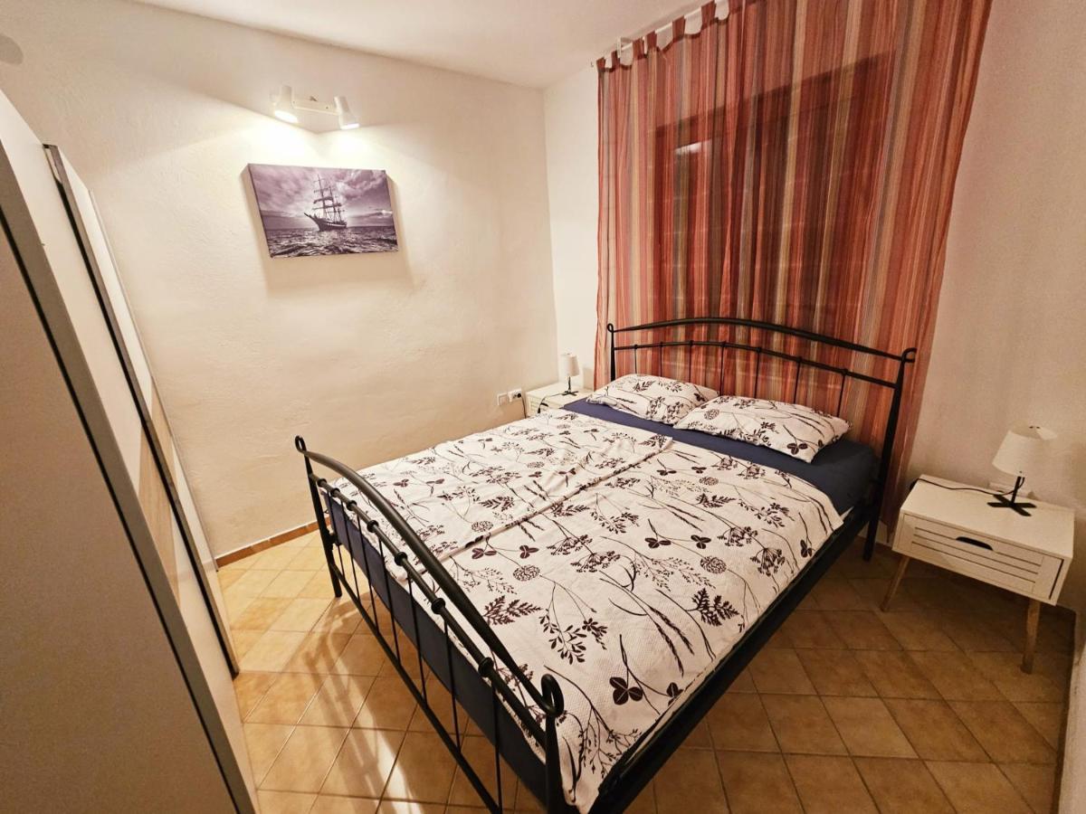 Apartman Mihaela Vrsi Exteriör bild